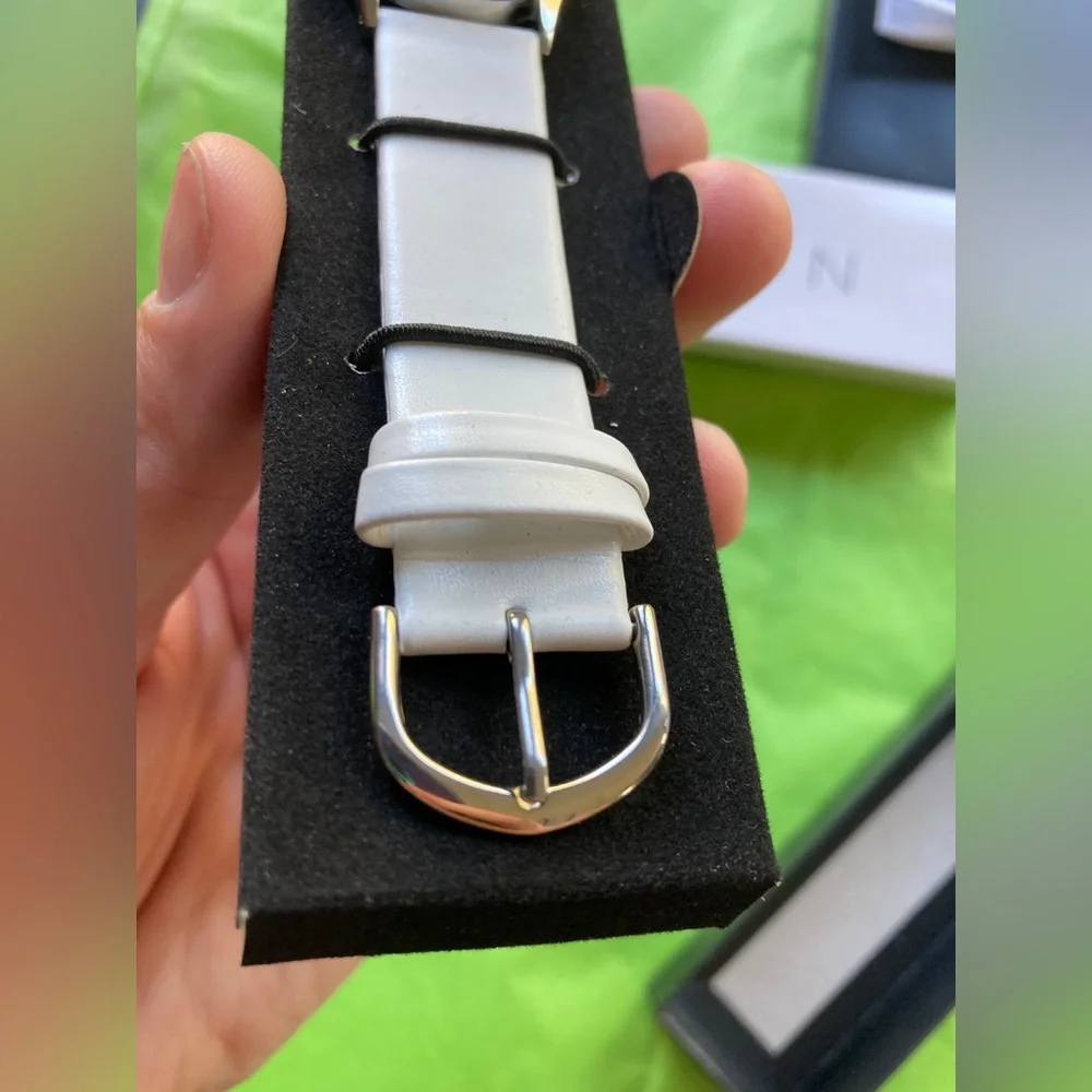 Avon Tis The Season Snowman Watch, Christmas, Holiday, Blue, White, Silver, NIB - Picture 8 of 16